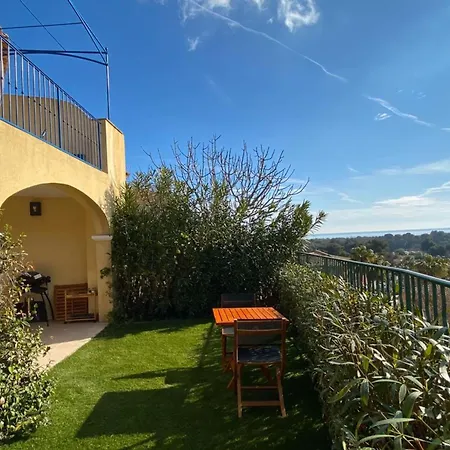 Beautiful And Peaceful In A Hébergement de vacances Villeneuve-Loubet